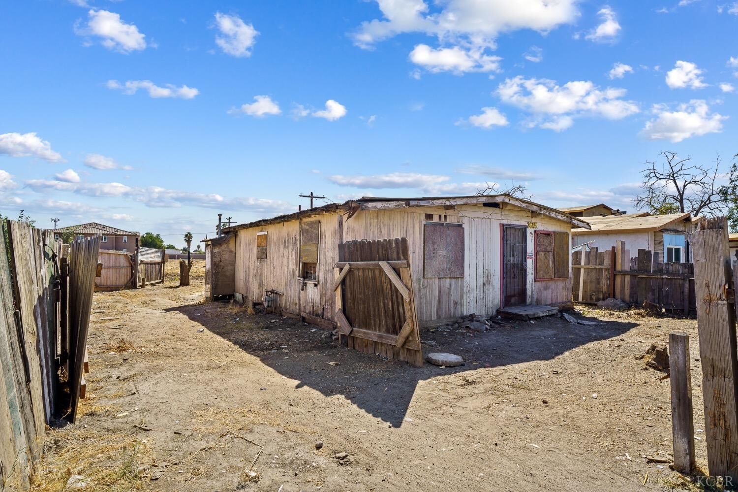 Property Photo:  2605 Patterson Avenue  CA 93212 
