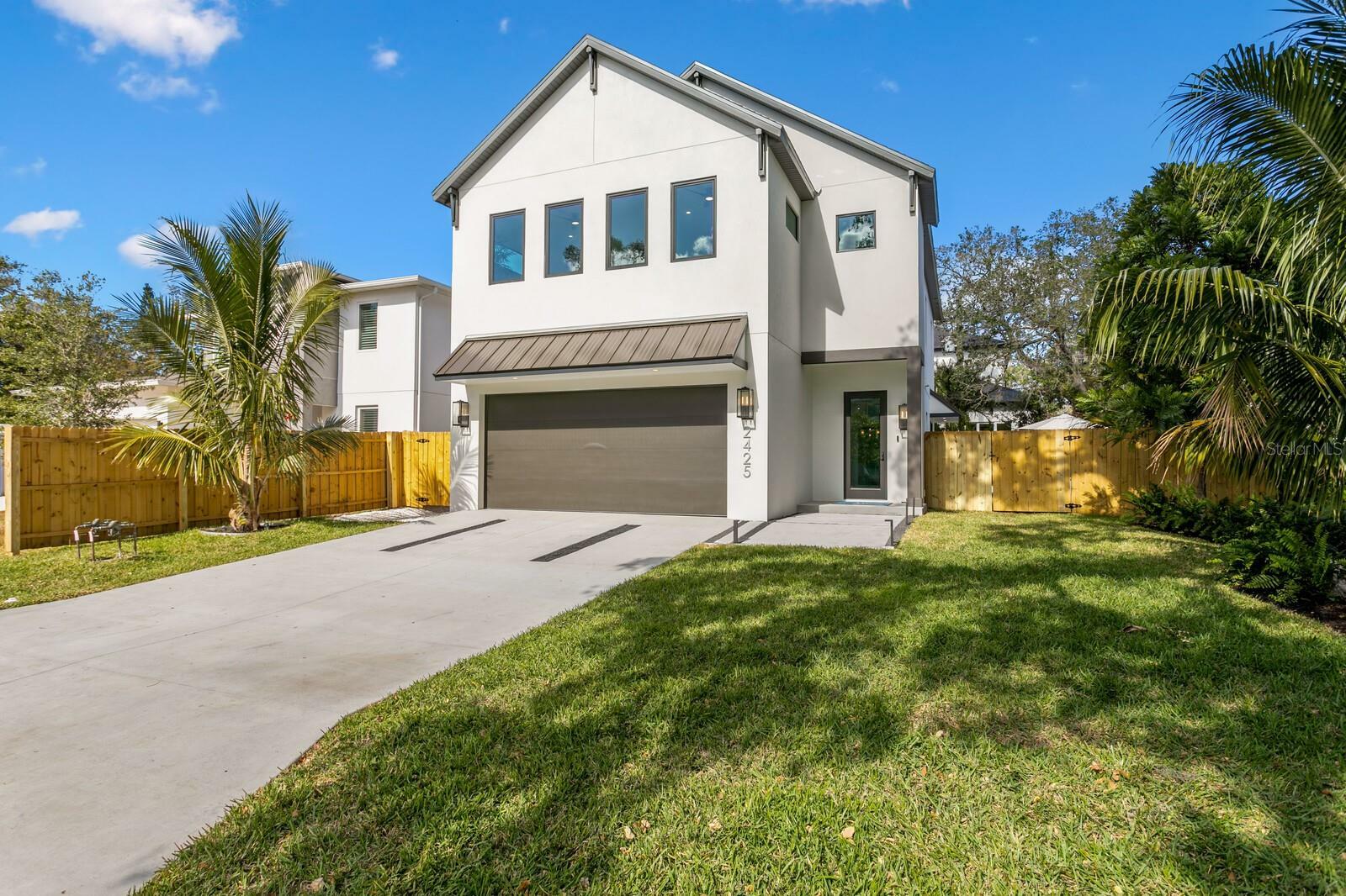 Property Photo:  2425 Temple Street  FL 34239 