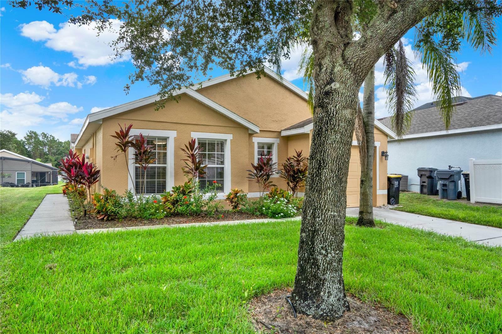 Property Photo:  188 Ridgemont Court  FL 33896 