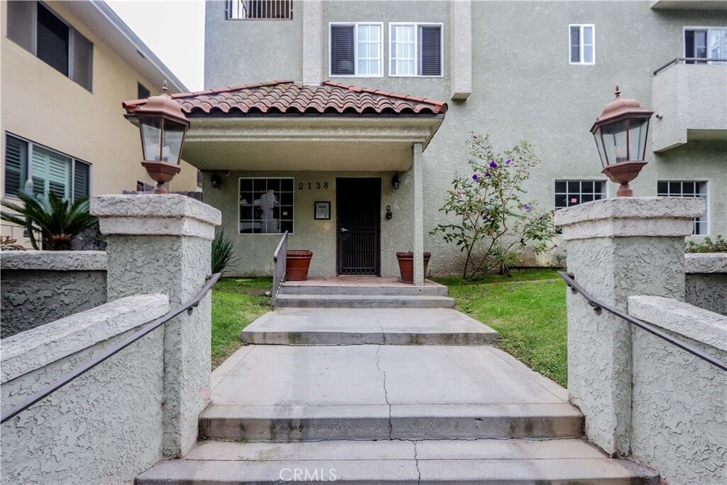 Property Photo: 2138 E 1st Street 9 CA 90803
