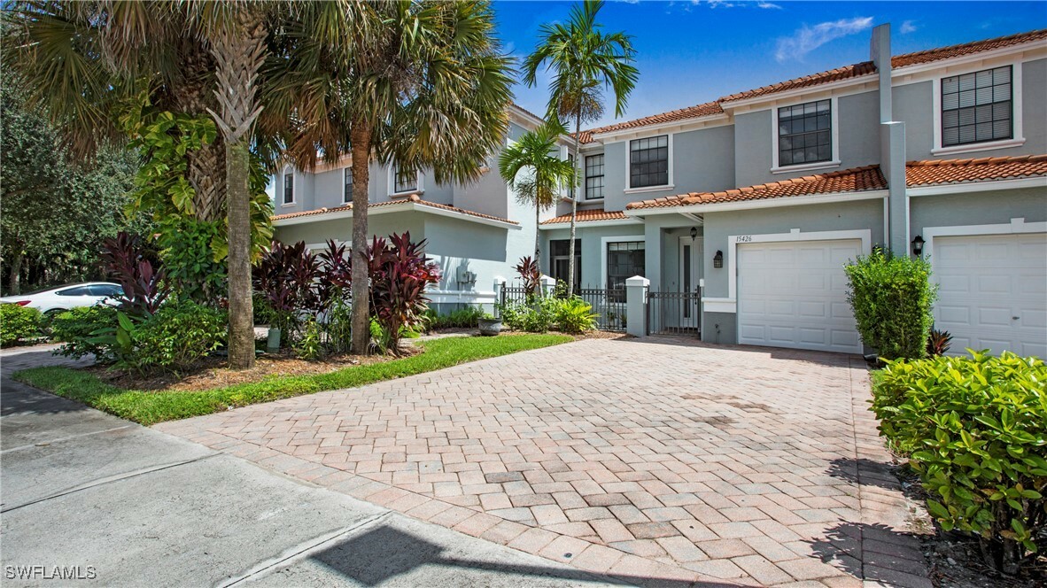 Property Photo:  15426 Summit Place Circle  FL 34119 