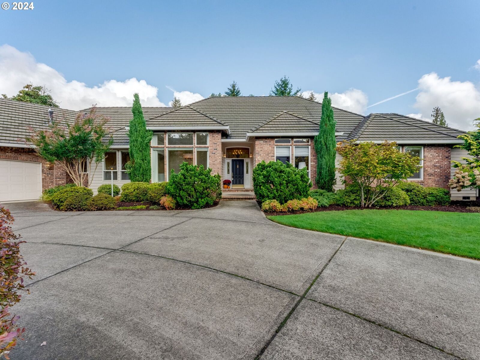 Property Photo: 19500 NE 5th St WA 98607