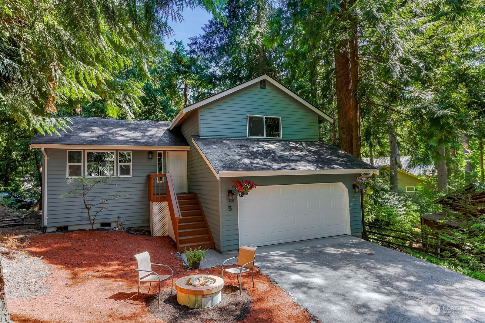 Property Photo:  5  Inglewood Place  WA 98229 