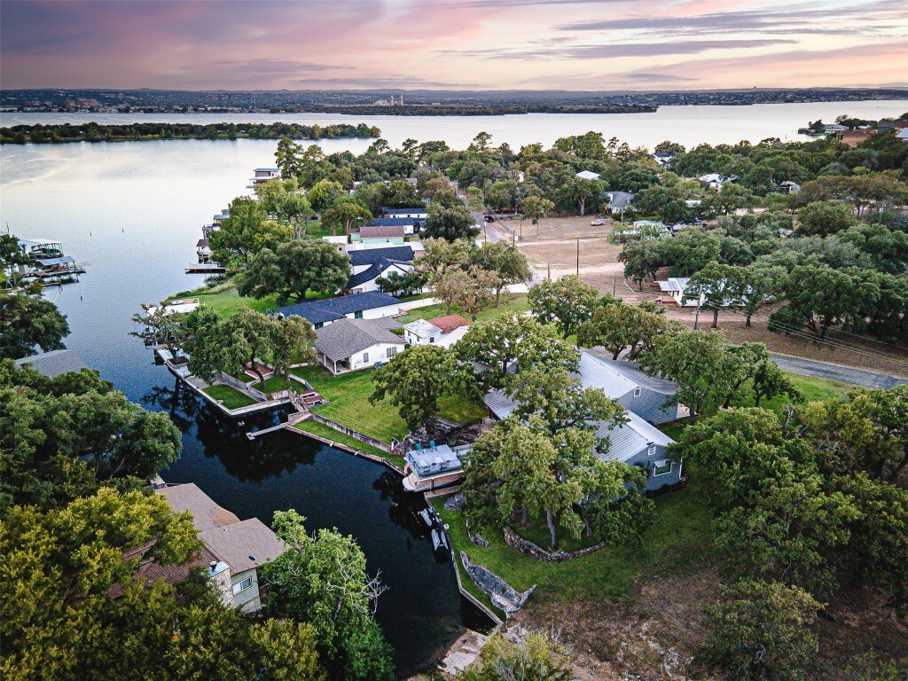 Property Photo: 1104 Hill Circle West Drive TX 78654