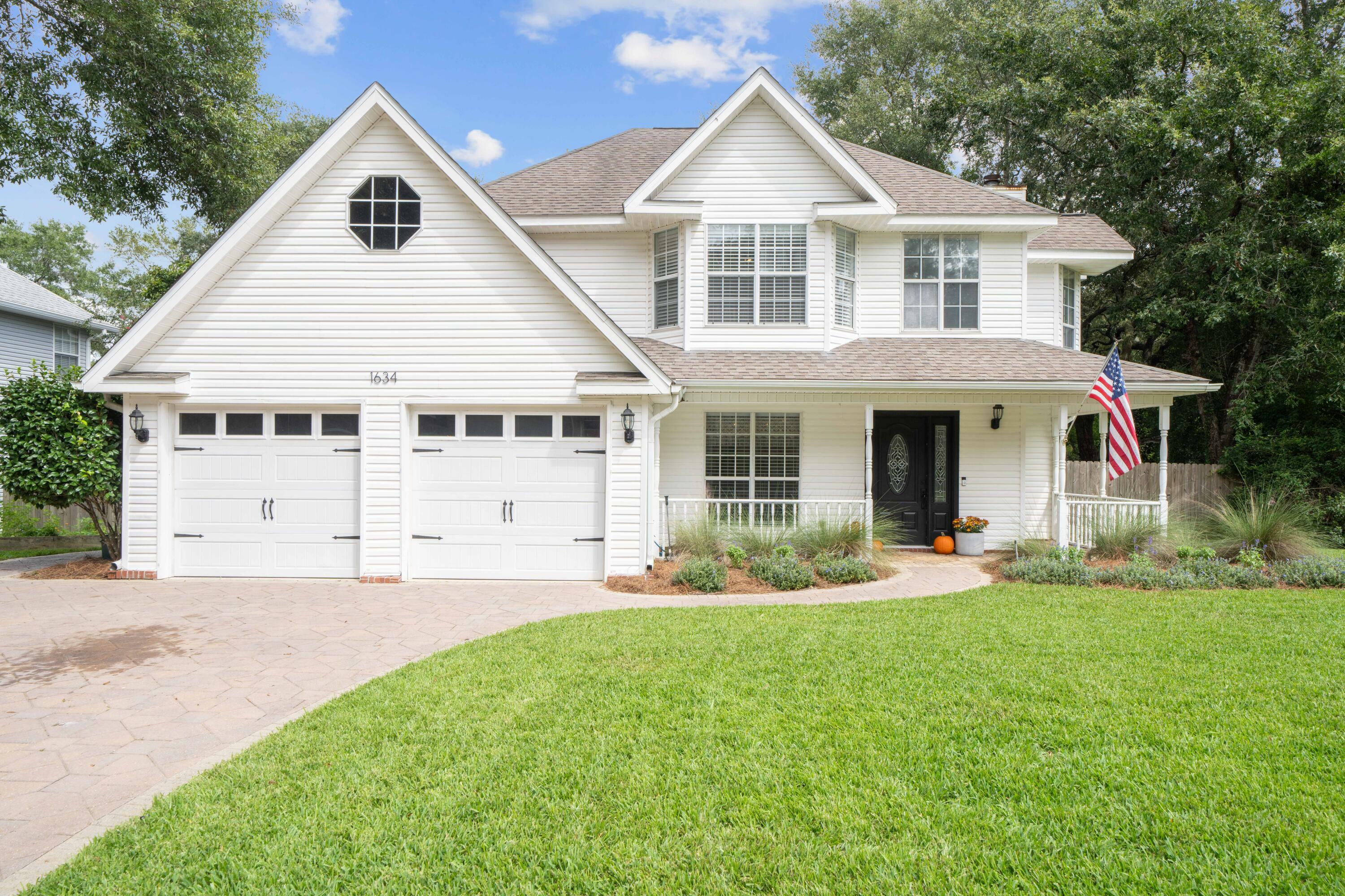 Property Photo: 1634 Parkside Circle FL 32578