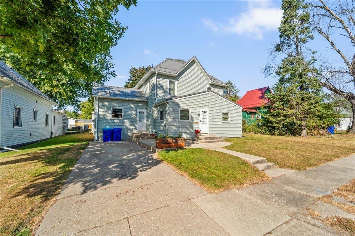 Property Photo:  618 4th Ave SW  IA 50662 