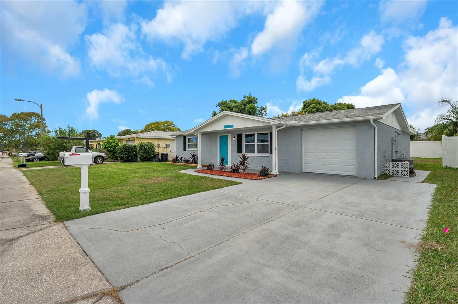 Property Photo:  7104 Castanea Drive  FL 34668 