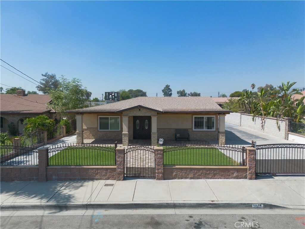 9828 Carob Avenue  Fontana CA 92335 photo