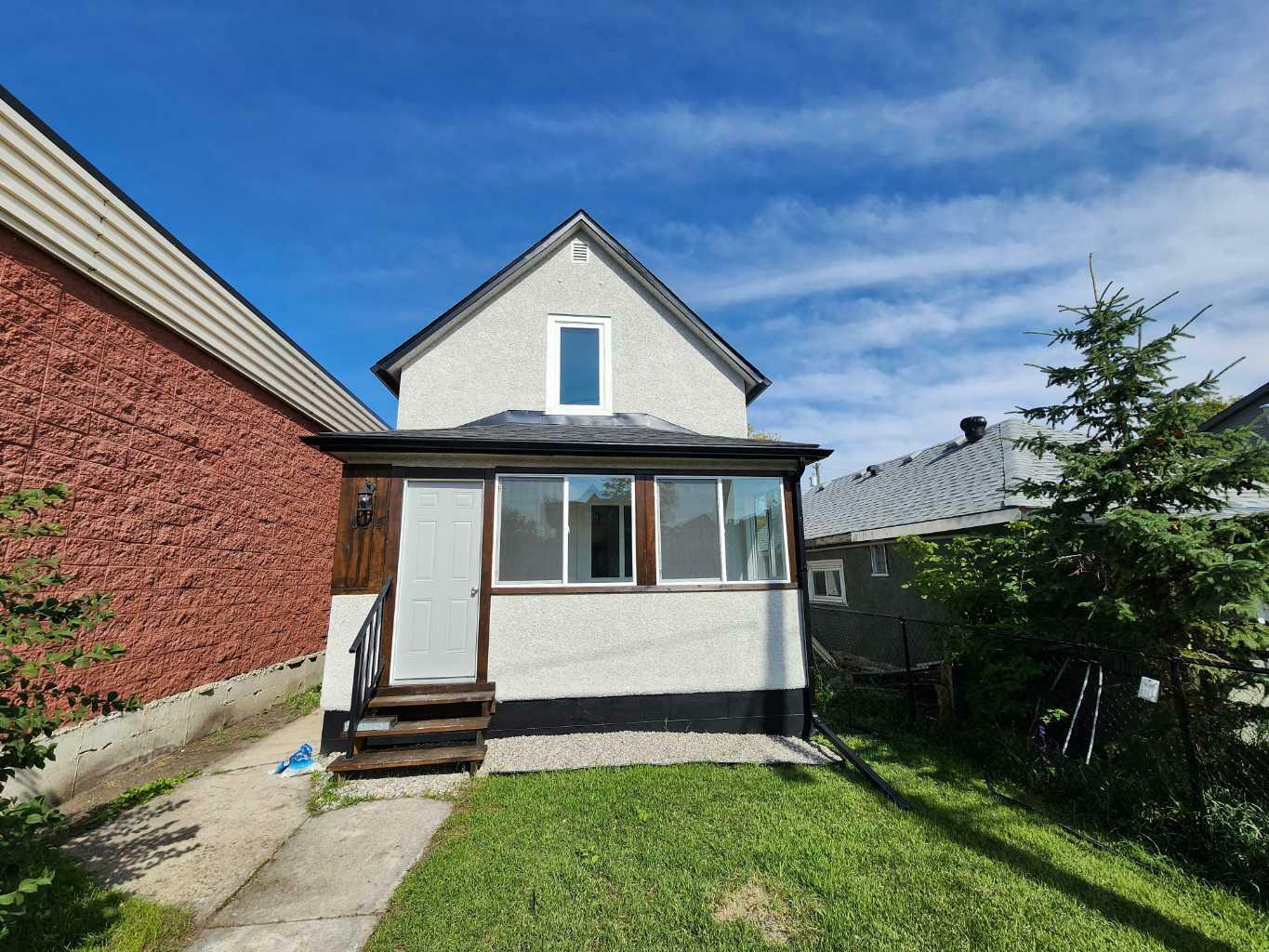 Property Photo:  814 21 Avenue SE  AB T2G 1N1 