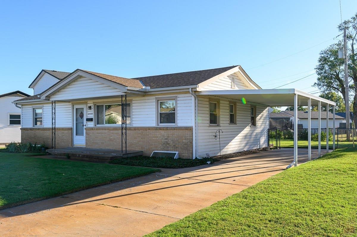 2459 S Oak St  Wichita KS 67217-2931 photo