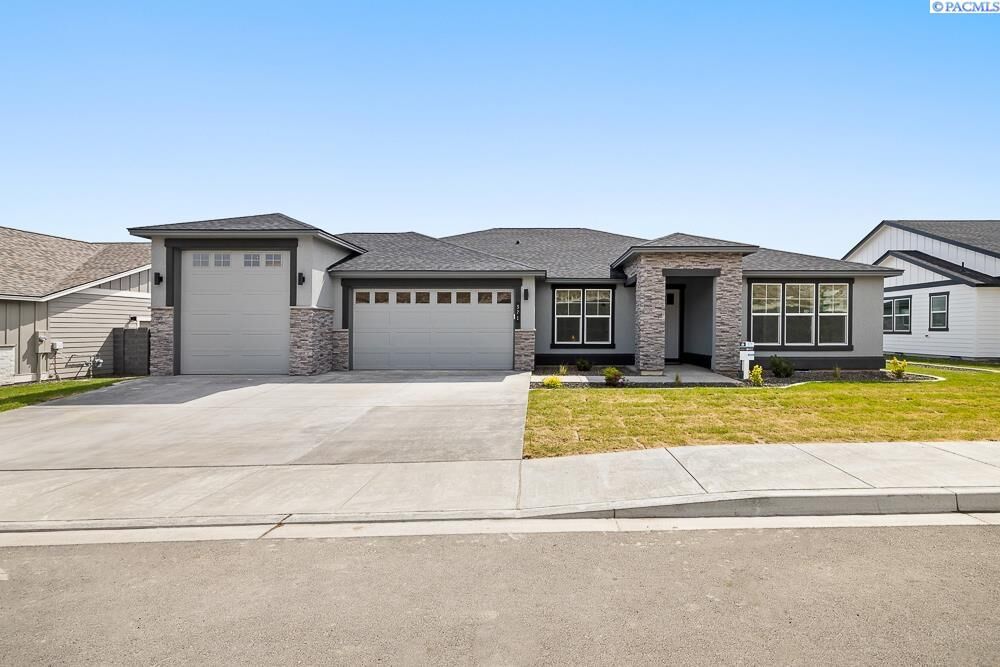 Property Photo:  371 Ventus Street  WA 99352 