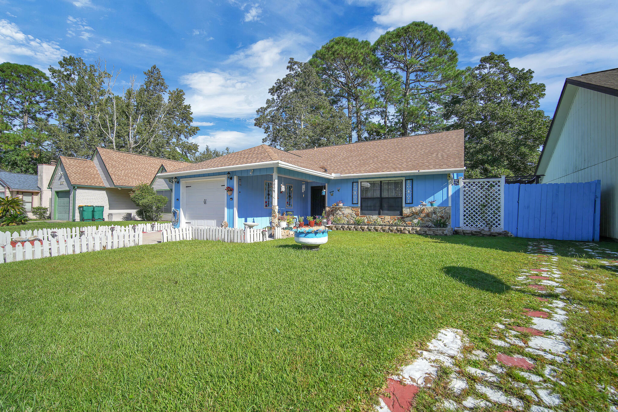 Property Photo:  2009 Woodfern Path  FL 32547 