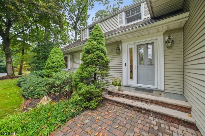 Property Photo:  25 Cromwell Dr  NJ 07960 