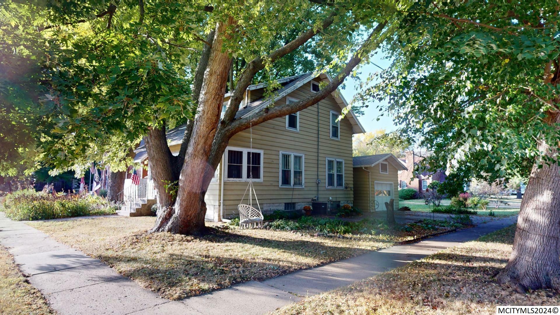 Property Photo:  612 7th Ave N  IA 50401 