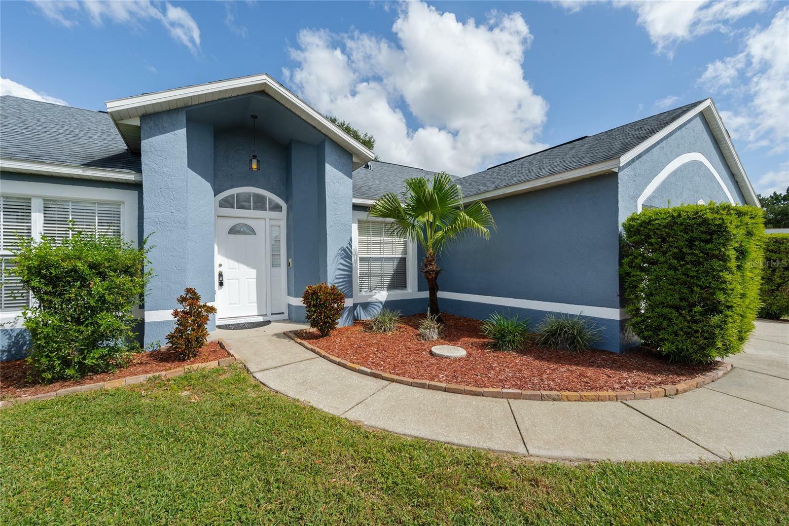 Property Photo:  958 Loma Bonita Drive  FL 33837 