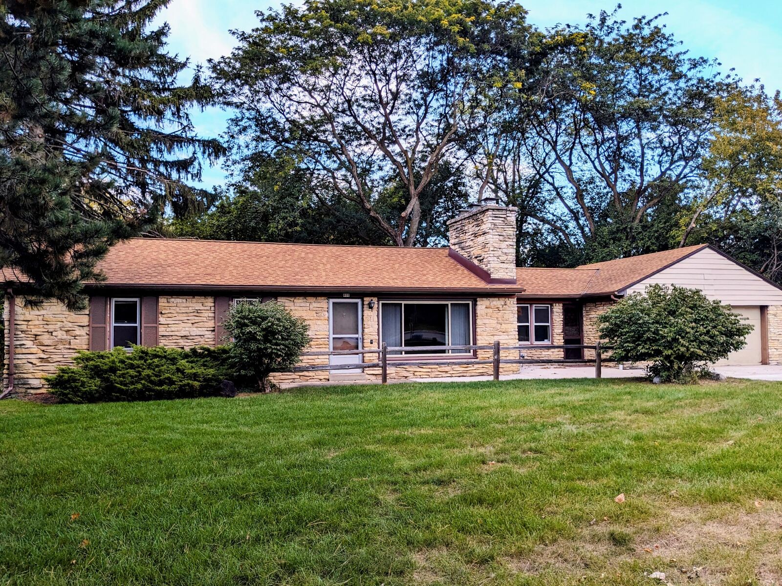 Property Photo:  400 W Montclaire Ave  WI 53217 
