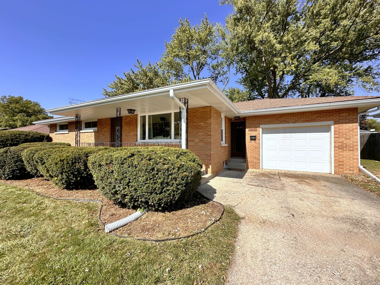 Property Photo:  1219 Blatt Boulevard  IL 60915 