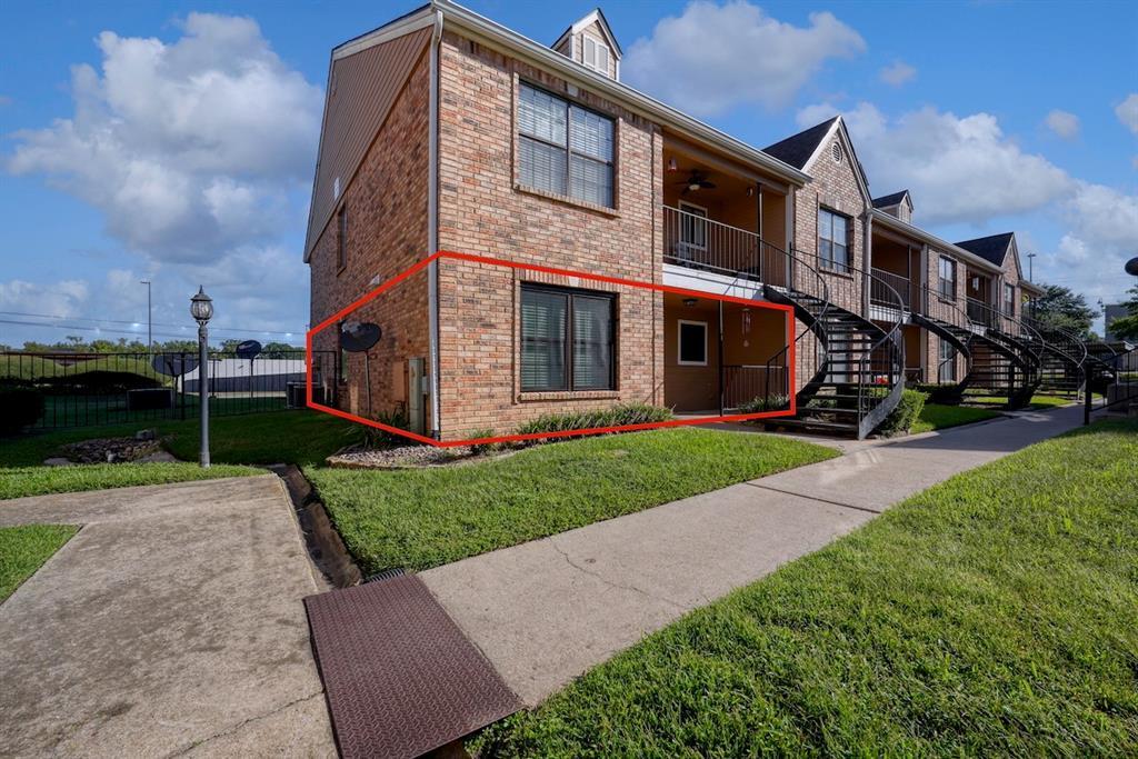 Property Photo: 400 W South Town Drive TX 75703