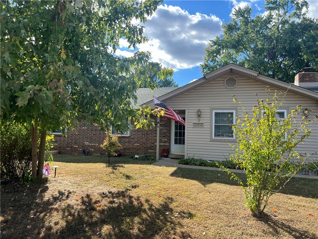 Property Photo:  304 Angela Street  AR 72762 