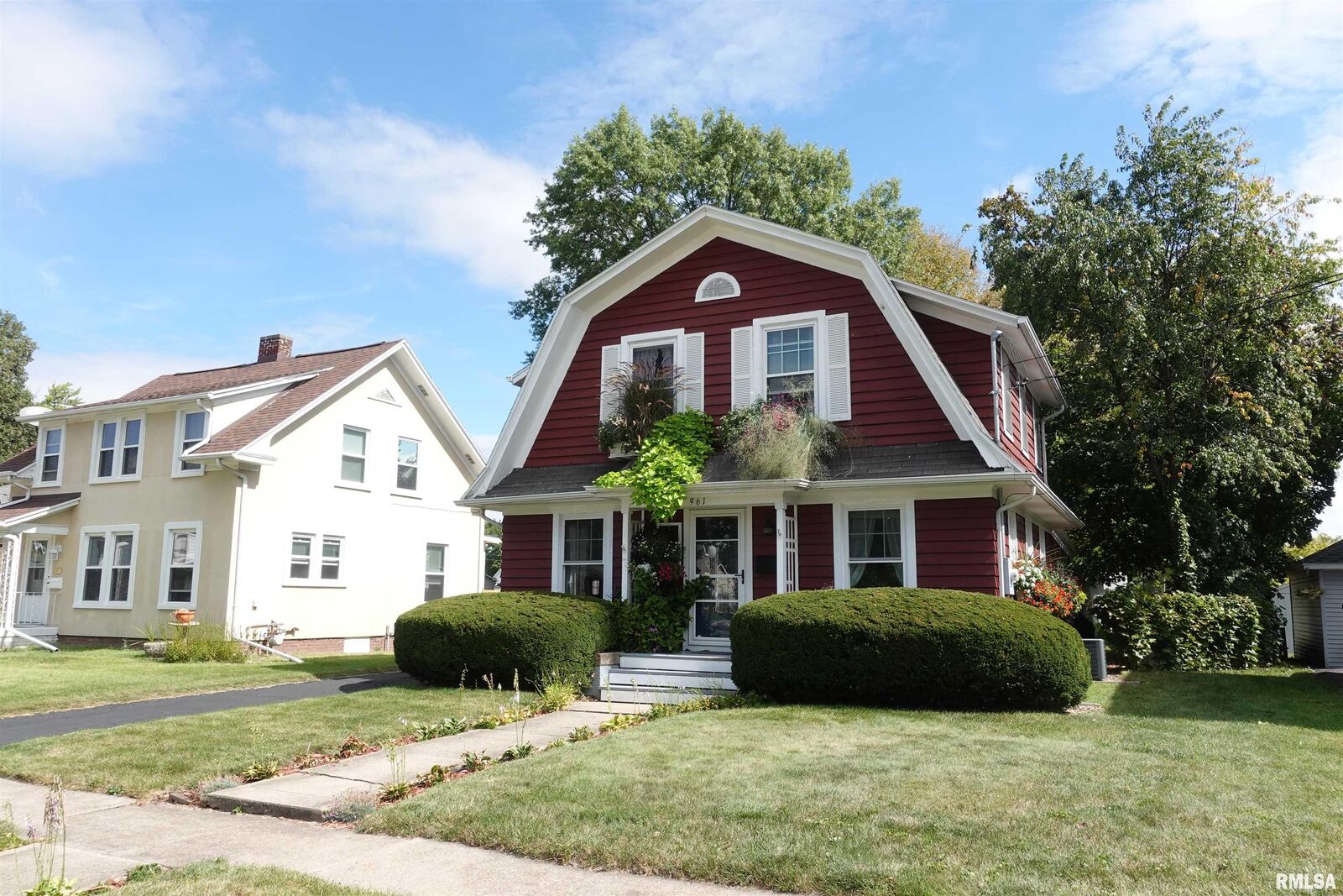 Property Photo:  961 Jefferson Street  IL 61401 