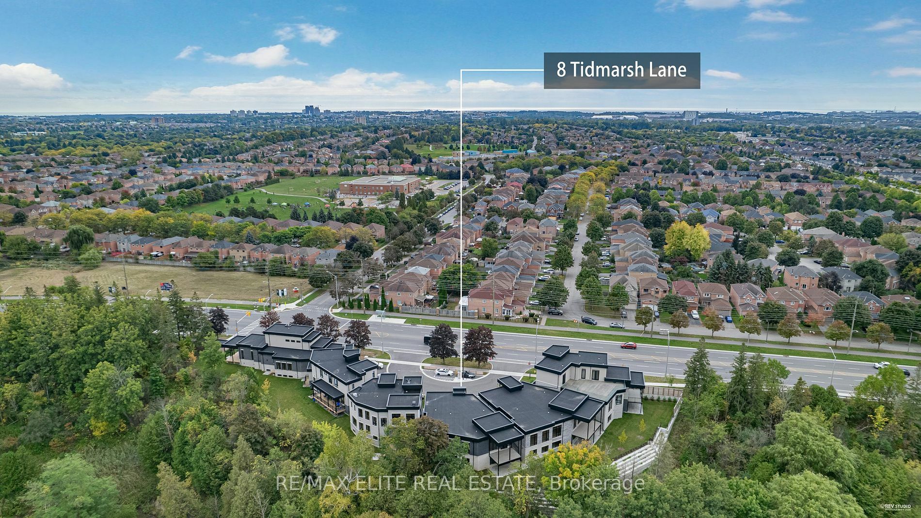 Photo de la propriété:  8 Tidmarsh Lane  ON L1T 4S1 