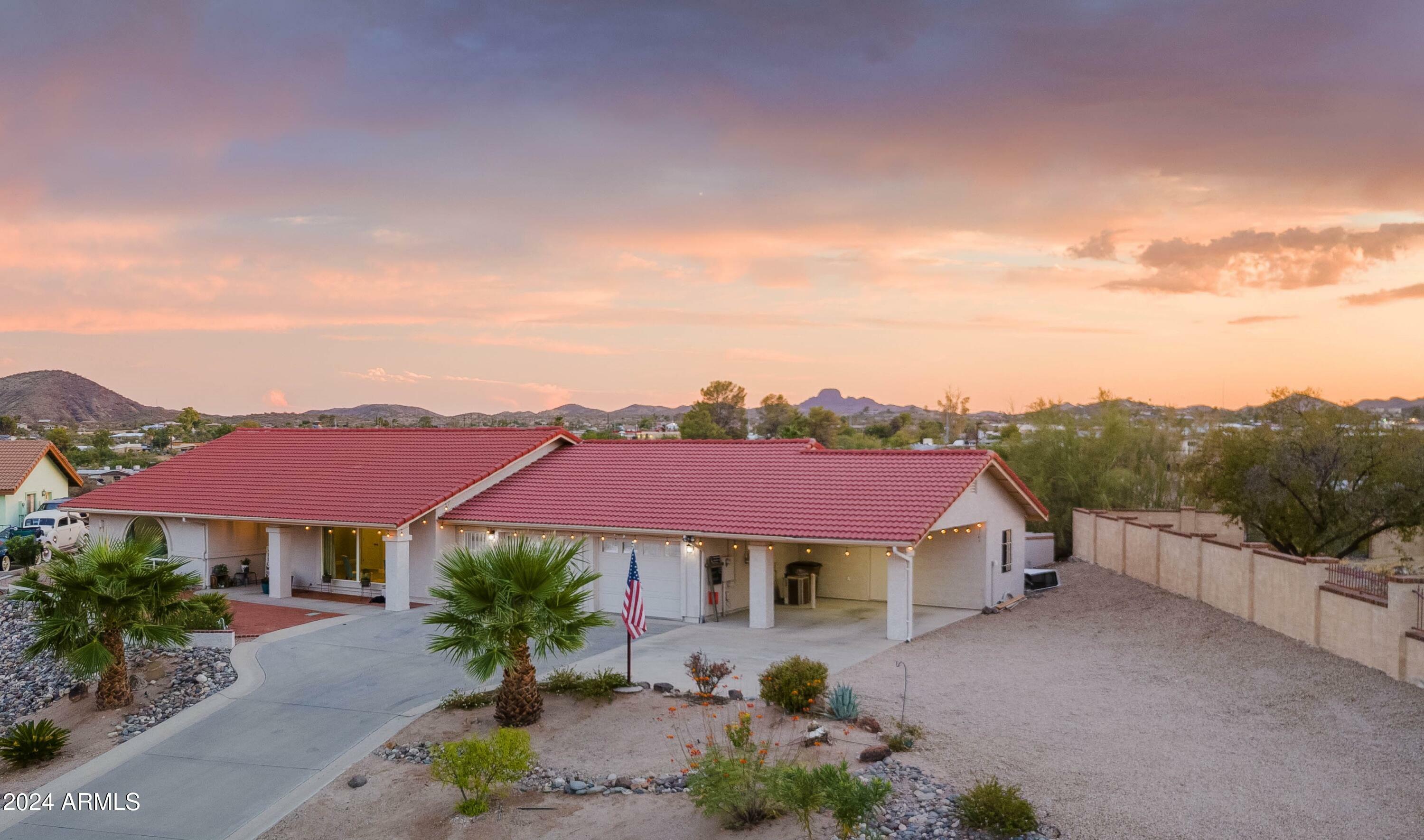 Property Photo: 669 N Madison Street AZ 85390