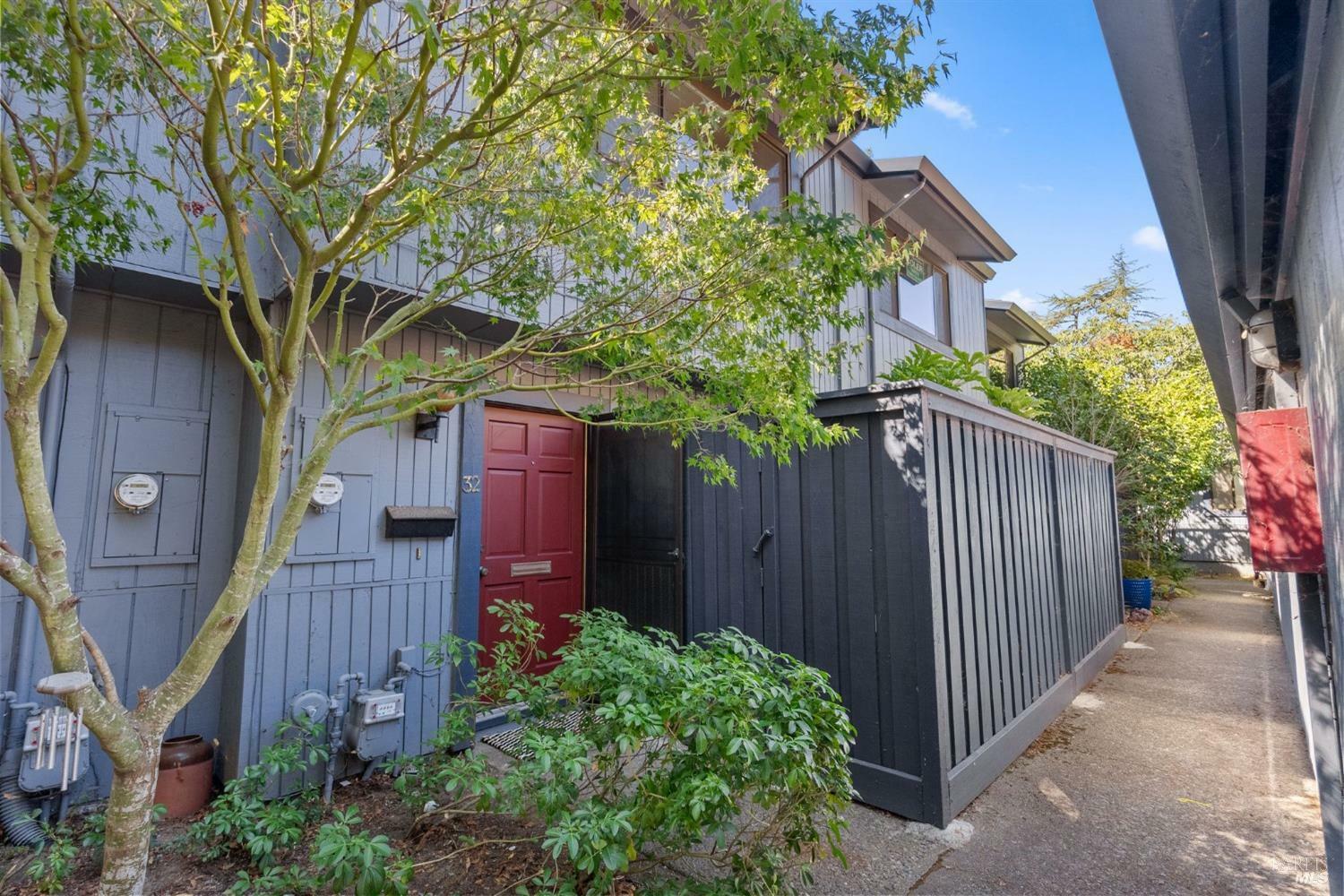 Property Photo:  32 Wimbledon Lane  CA 94930 