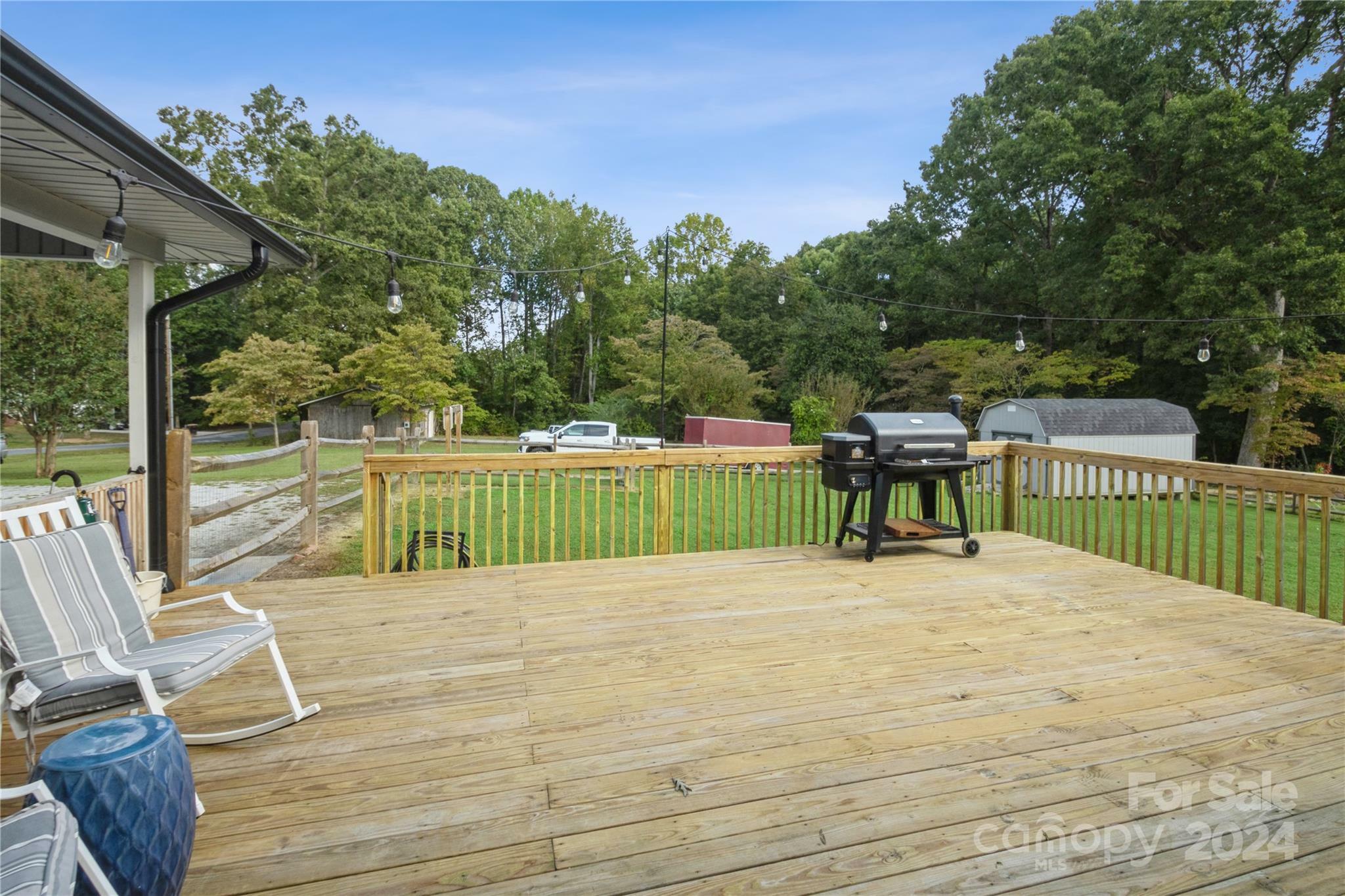 Property Photo:  1001 E 22nd Street  NC 28083 