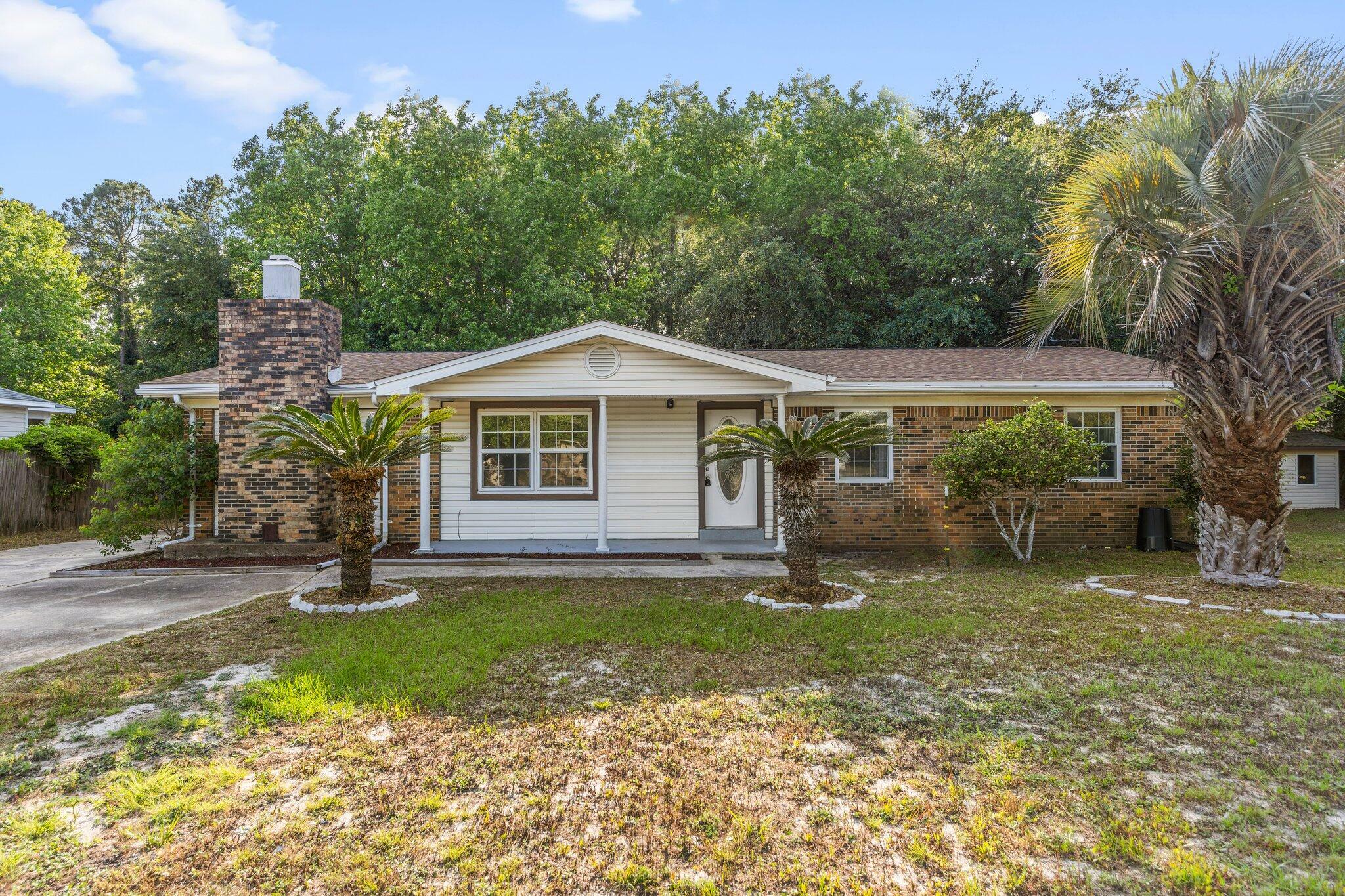 Property Photo: 110 Green Drive FL 32569