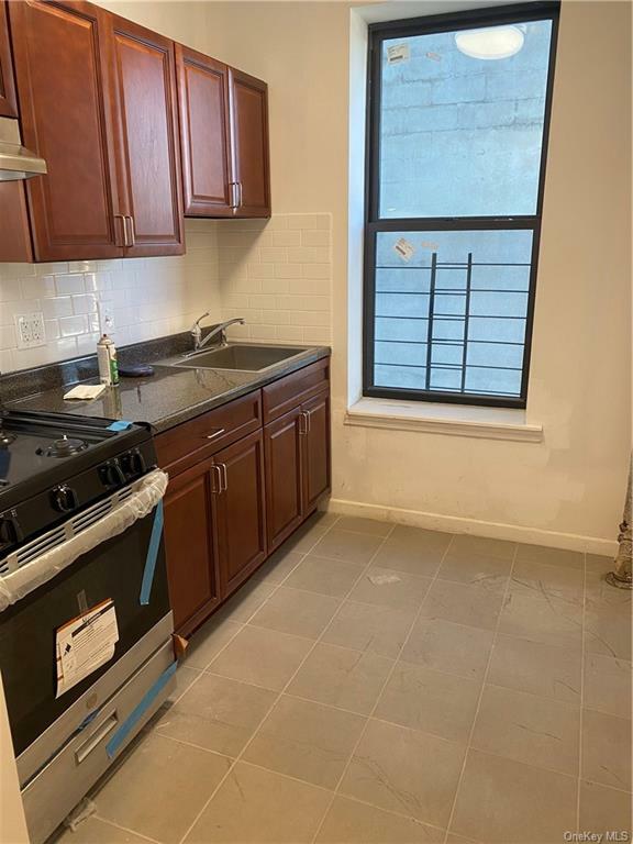 Property Photo:  1027 Leggett Avenue 1D  NY 10452 