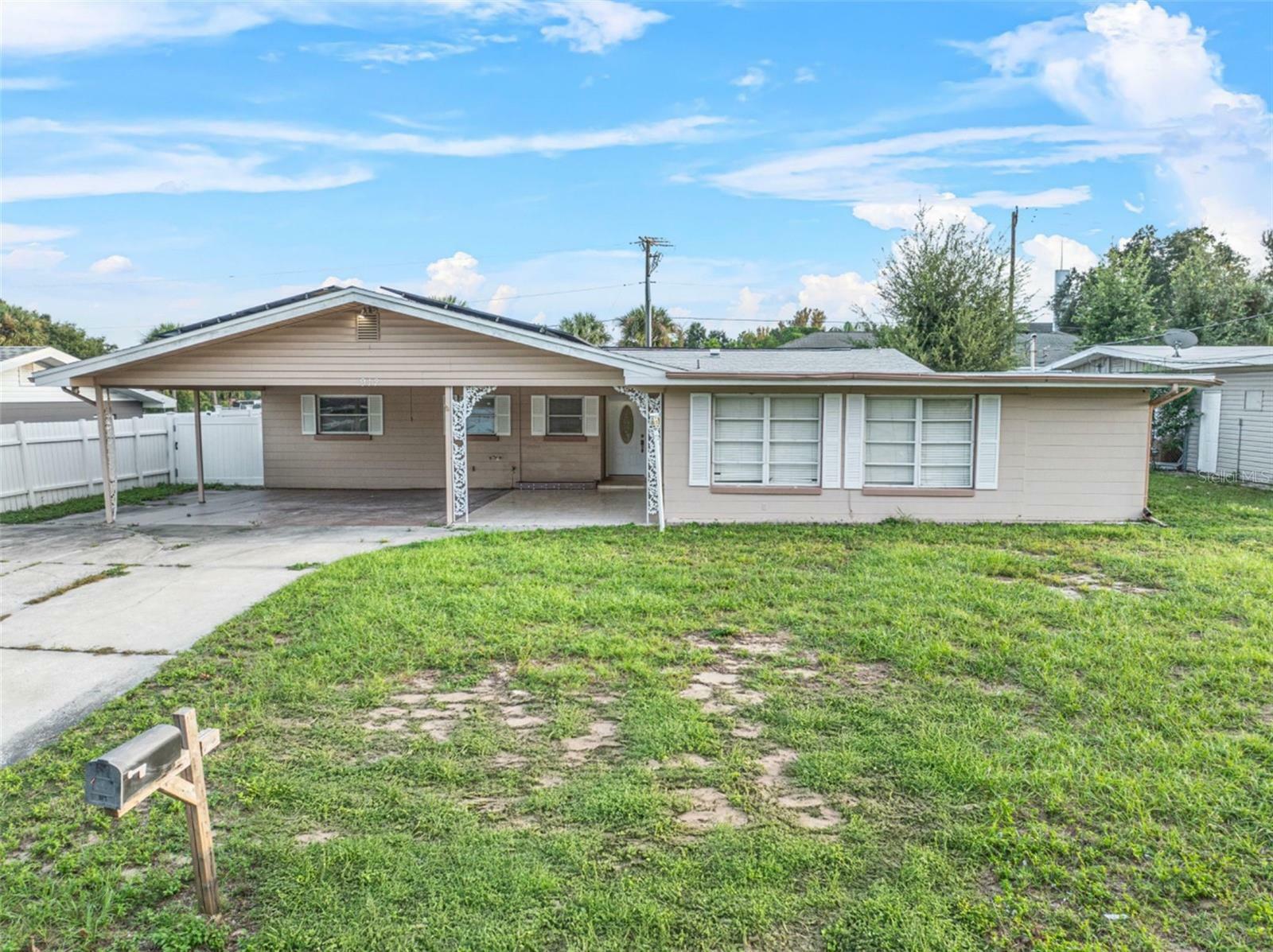 Property Photo:  912 Avenue T SE  FL 33880 