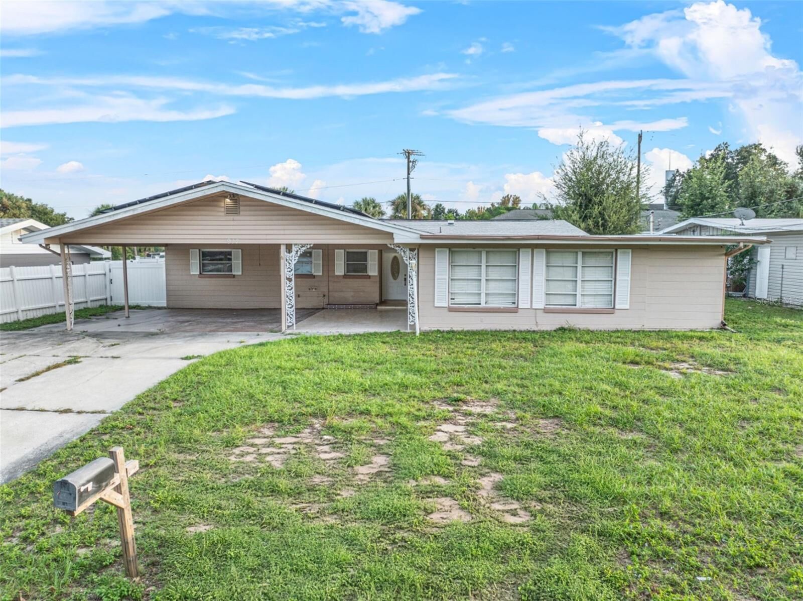 Property Photo: 912 Avenue T SE FL 33880