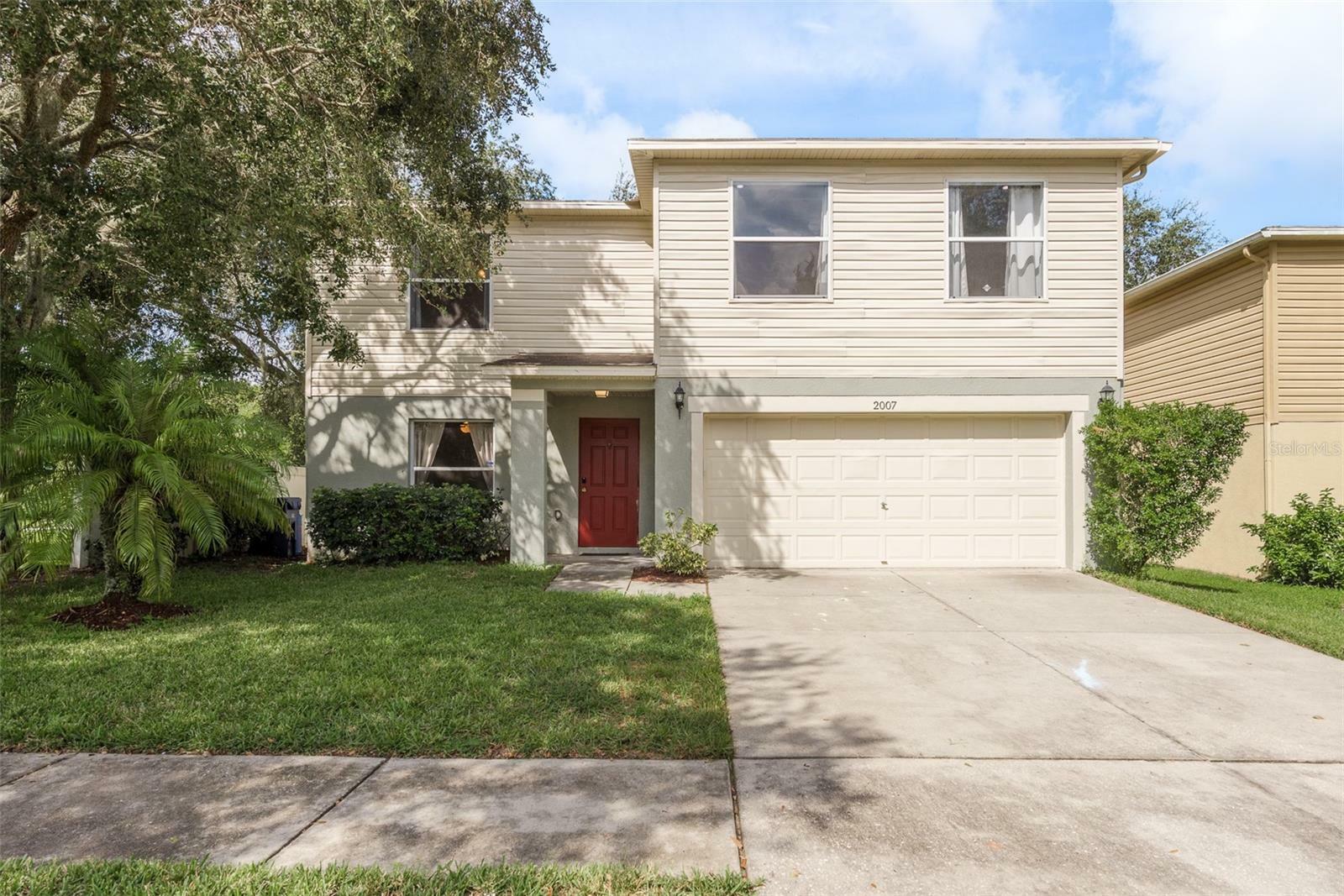 Property Photo:  2007 Ashley Lakes Drive  FL 33556 