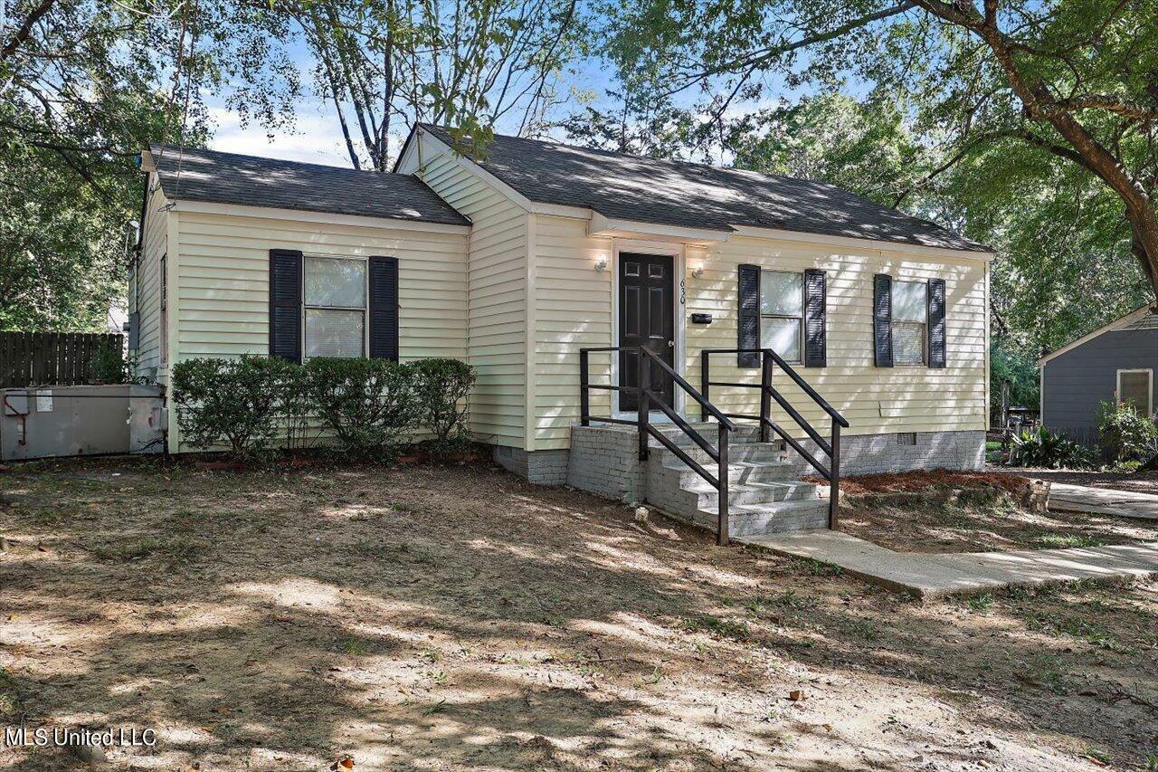 Property Photo:  630 Robinhood Road  MS 39206 