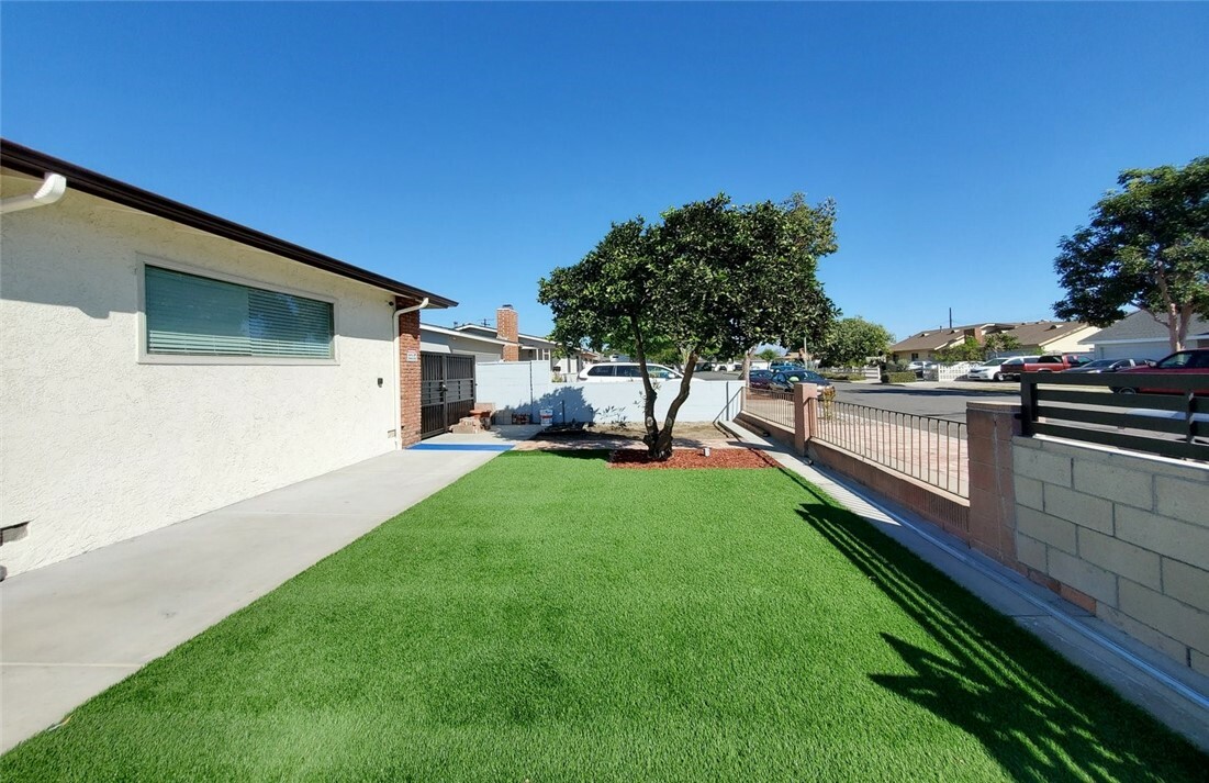 Property Photo:  2579 W Rome Avenue  CA 92804 