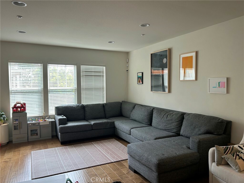 Property Photo:  1800 Oak Street 516  CA 90501 