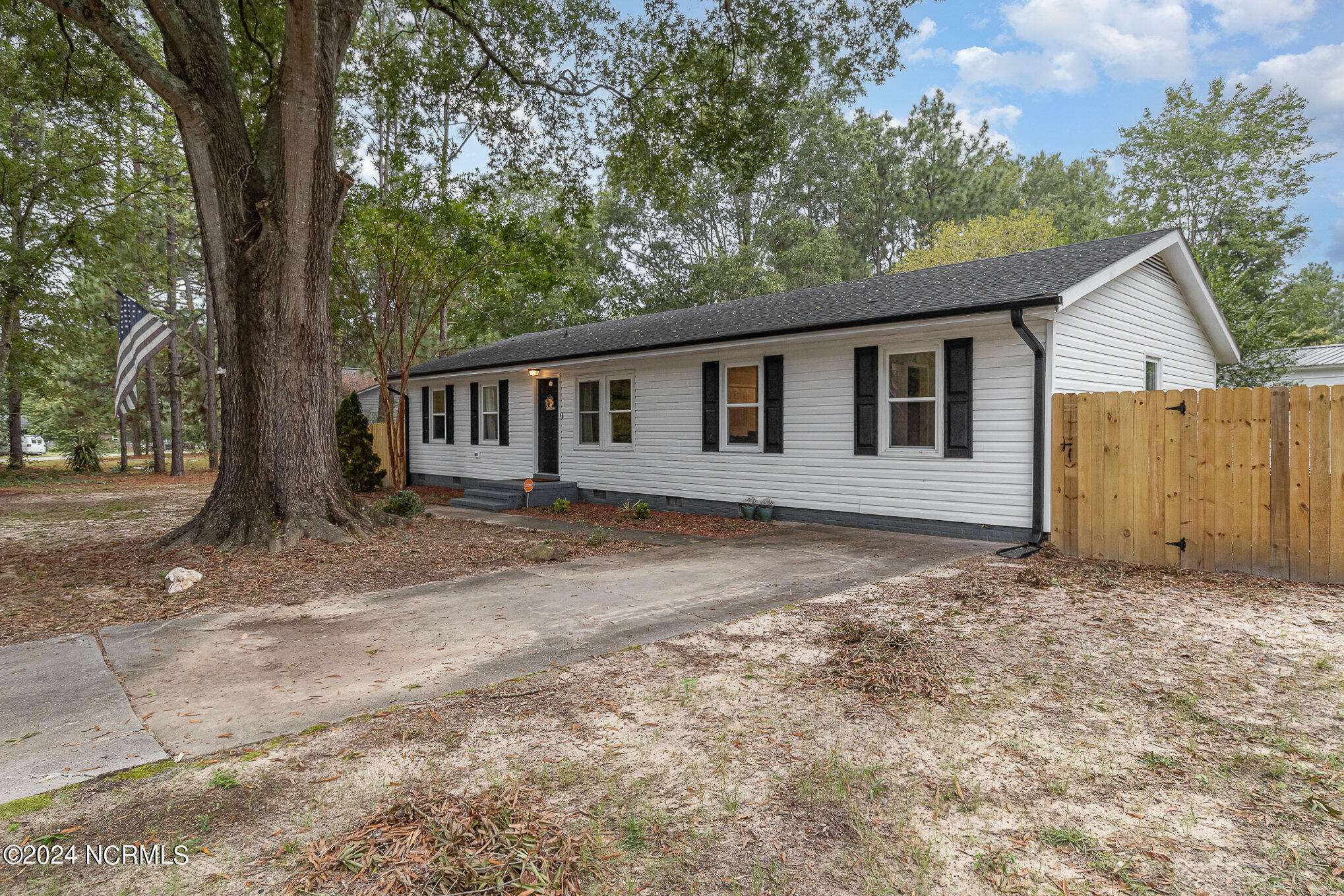 Property Photo:  106 Forest Place  NC 28315 