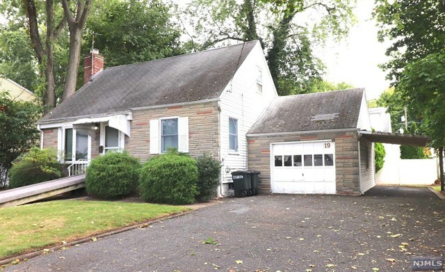 Property Photo:  19 E Church Court  NJ 07628 