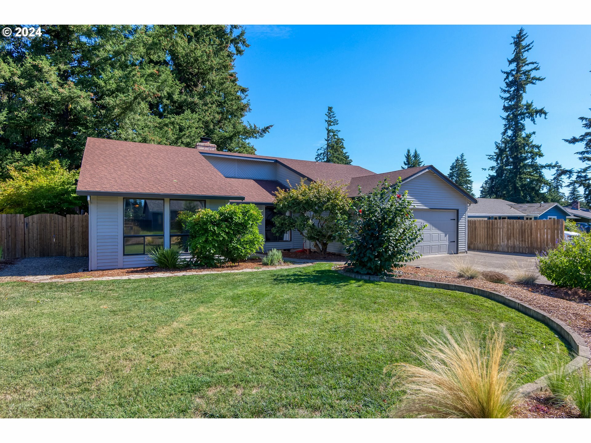 Property Photo: 1210 N Oak St OR 97013
