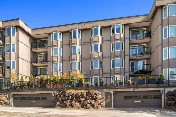 Property Photo: 701 17th Avenue 101 WA 98122