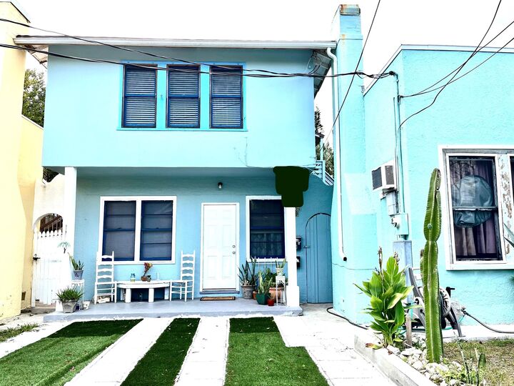 Property Photo: 313 N Oleander Avenue 1 FL 32118