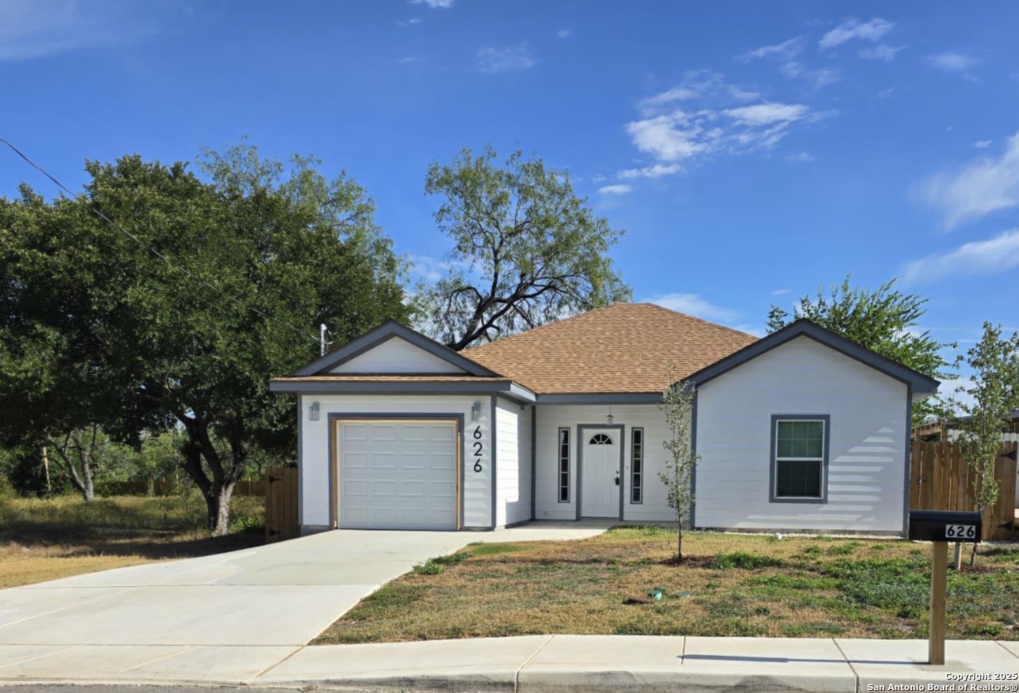Property Photo: 626 Sewanee TX 78210