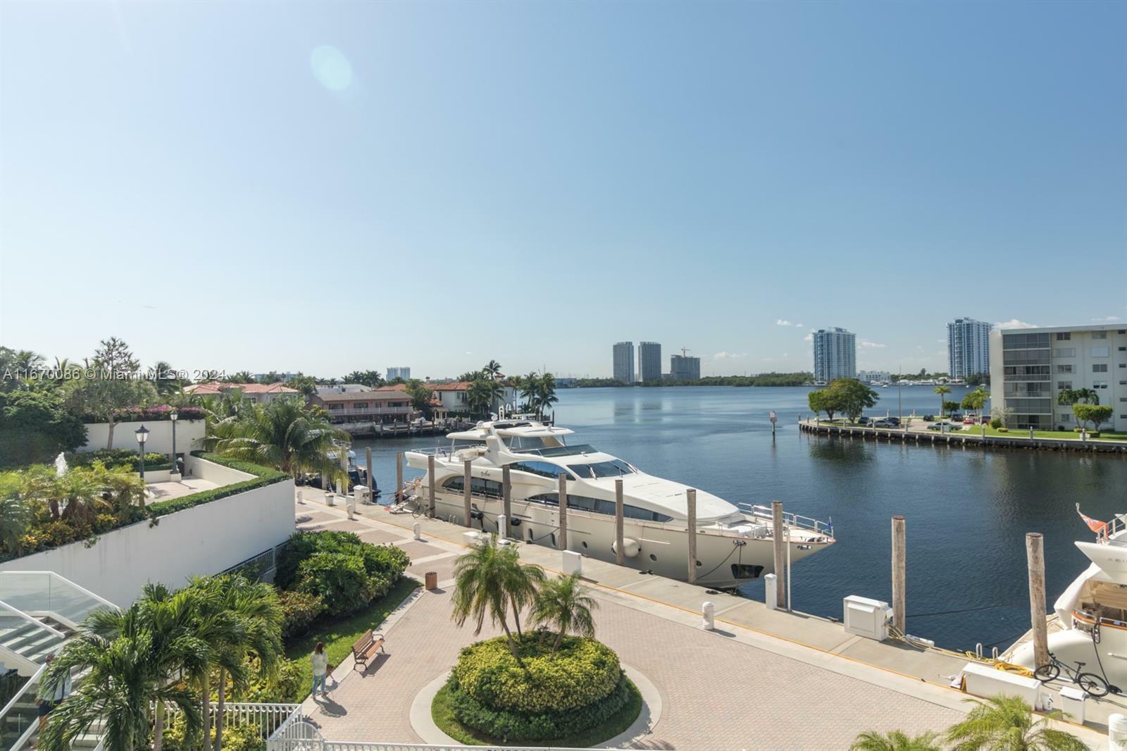 Property Photo:  1000 W Island Blvd 311  FL 33160 