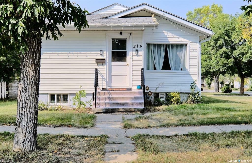 Property Photo:  219 2nd Avenue E  SK S0L 2V0 