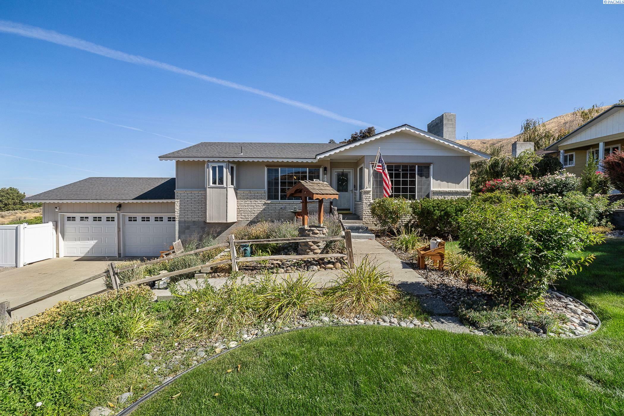 Property Photo:  1410 Roza Vista Pl  WA 99350 