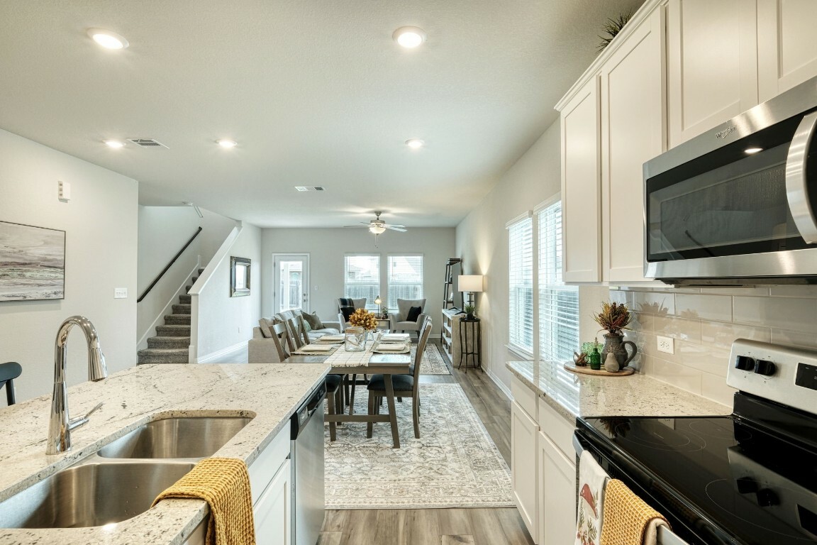 Property Photo: 1013 Bluejack Way TX 78634