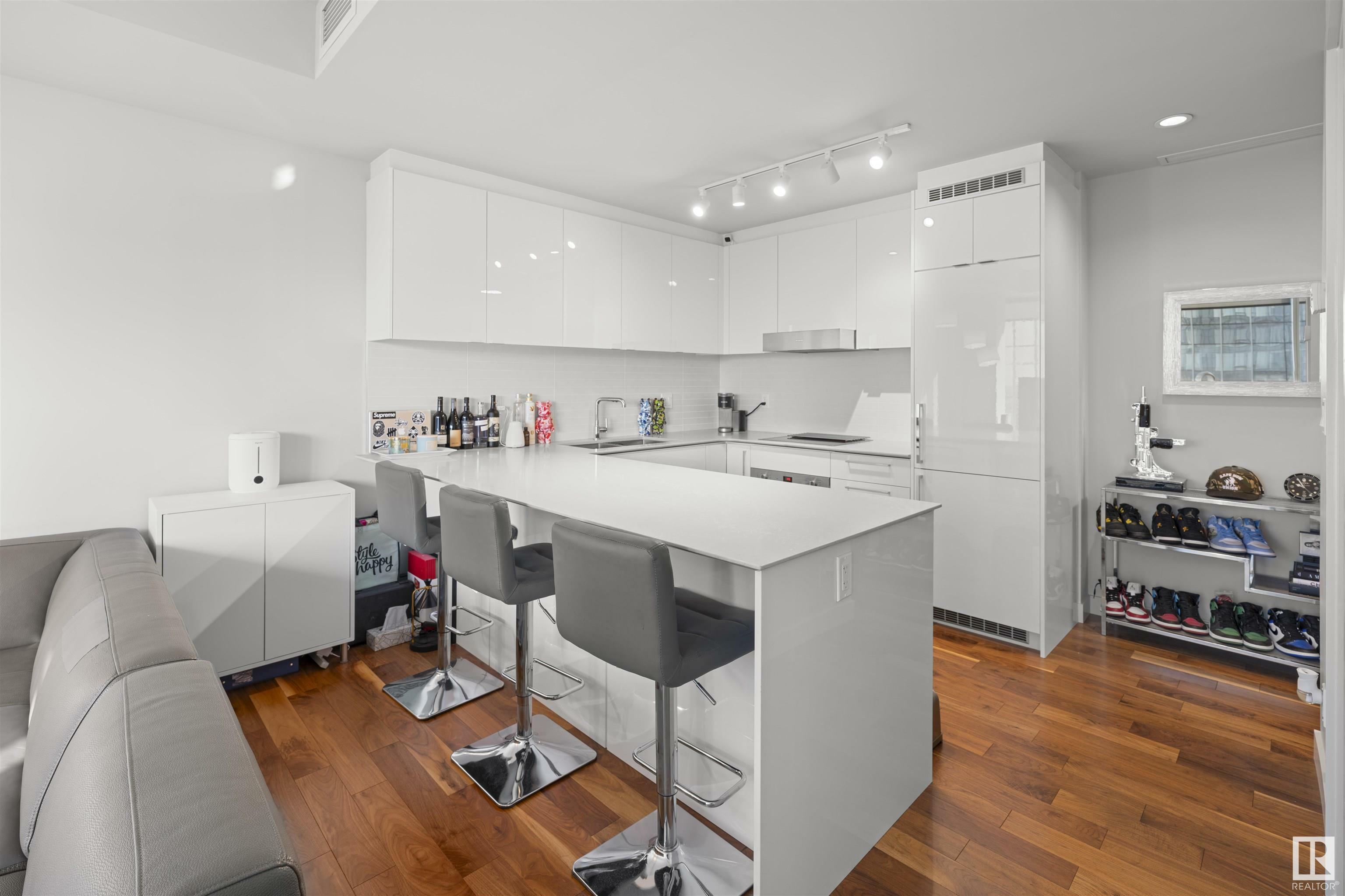 Photo de la propriété:  10360 102 Street NW 2809  AB T5J 0K6 