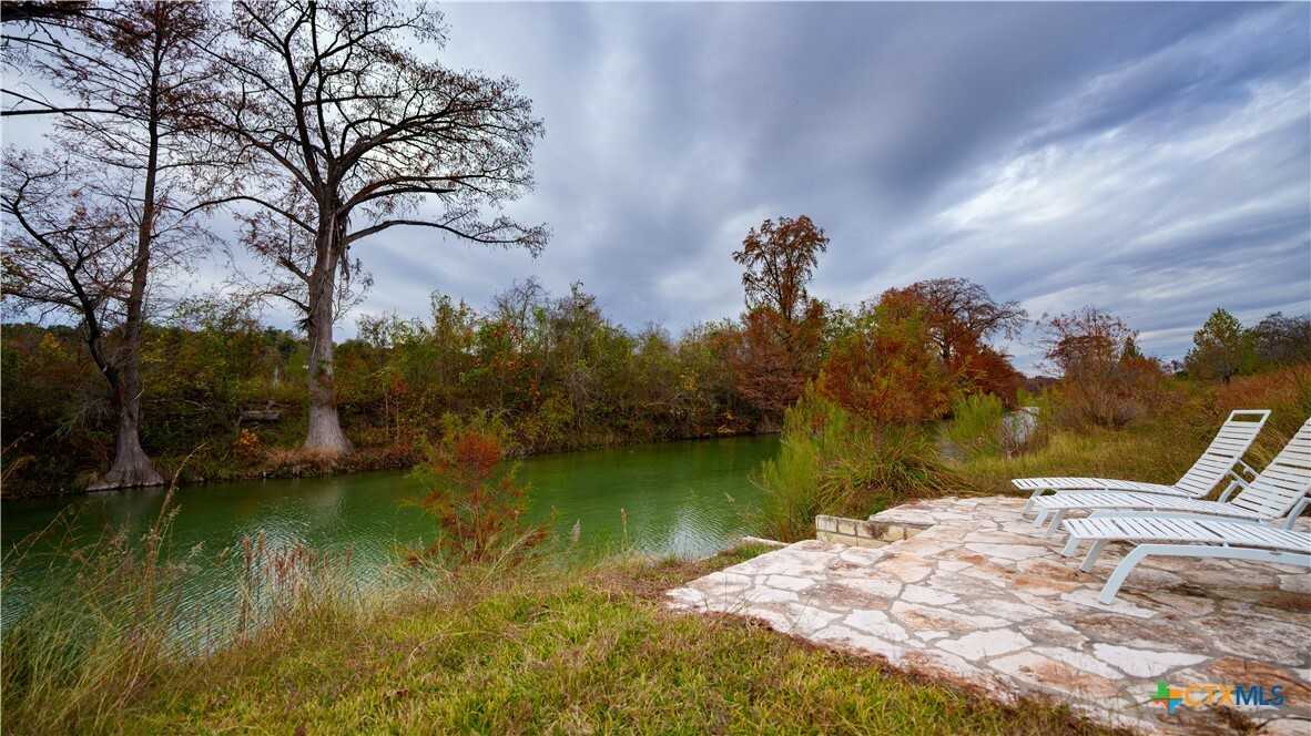 Property Photo: 801 Deer Run TX 78676