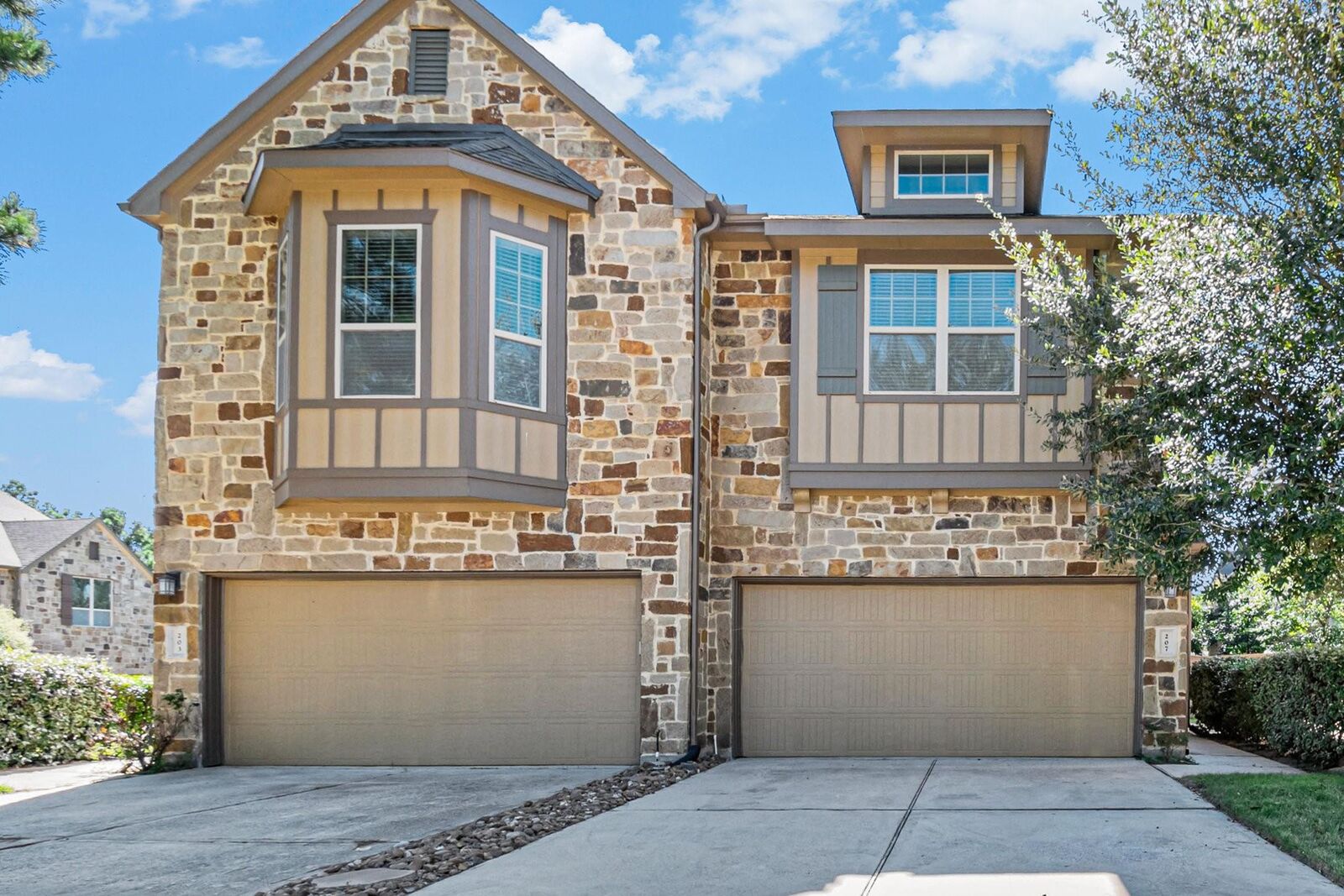 Property Photo: 207 Cheswood Forest Place TX 77316