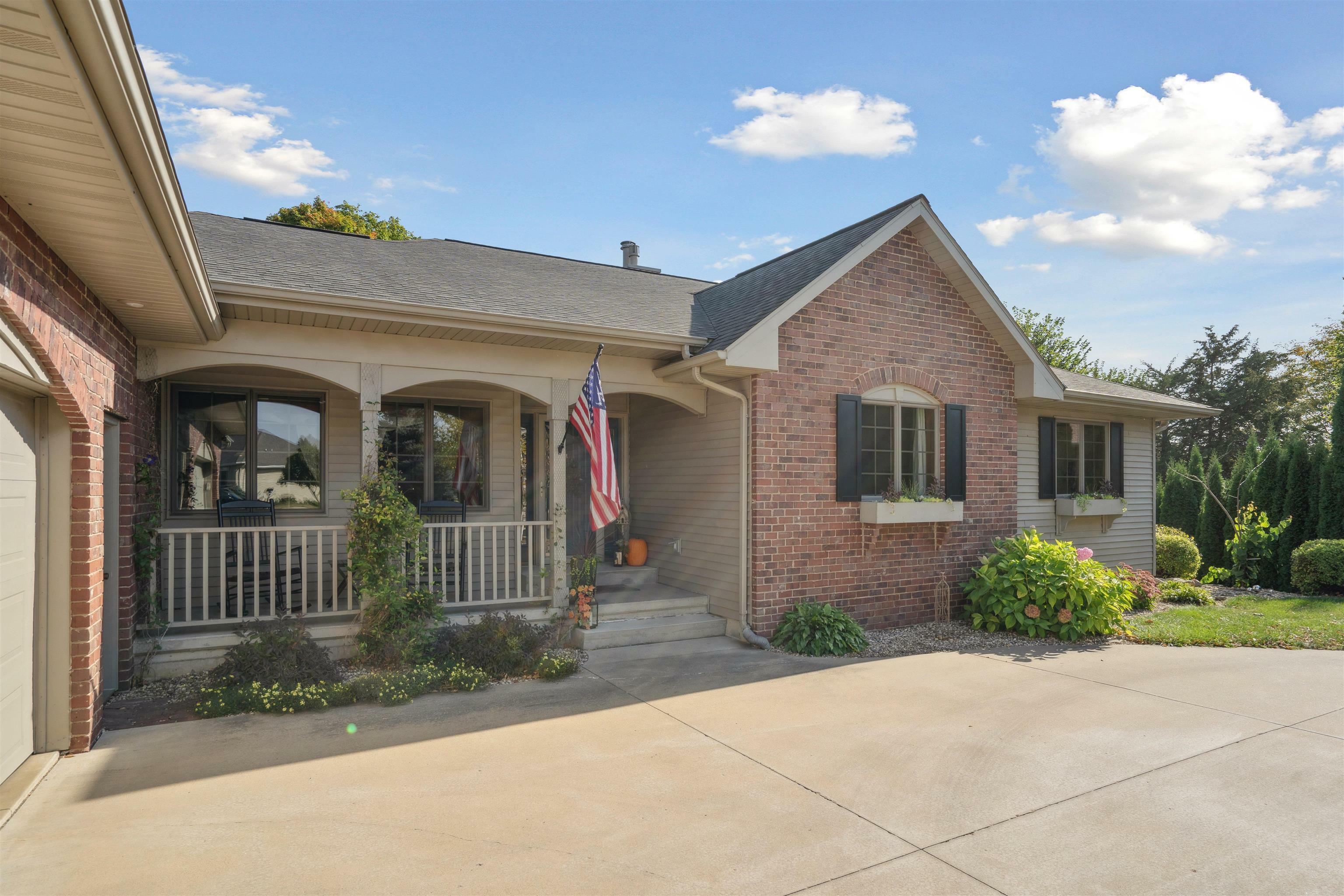 Property Photo:  208 Carson Circle  IA 50677 